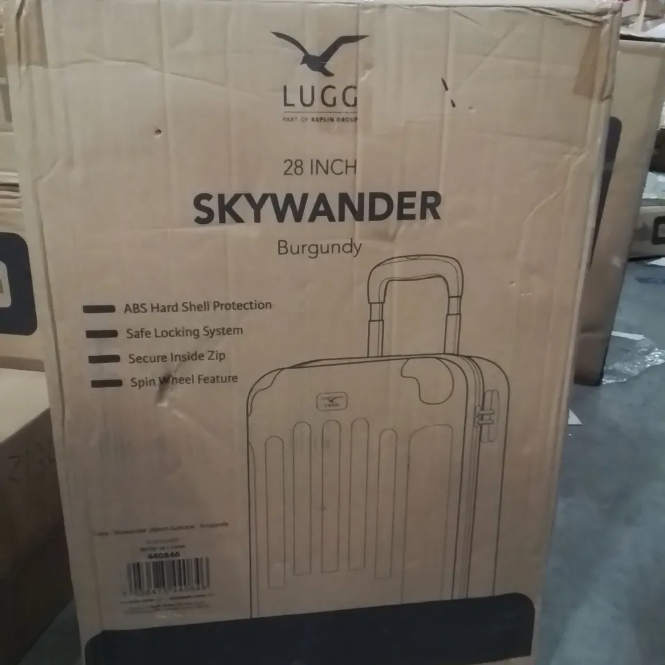 BOXED LUGG 28INCH SKYWANDER SUITCASE BURGUNDY 