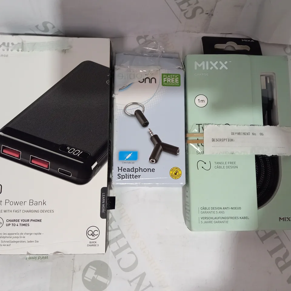 LOT OF APPROXIMATELY 20 ASSORTED HOUSEHOLD ITEMS TO INCLUDE MIXX C10 3 PORT POWER BANK, ONN HEADPHONE SPLITTER, MIXX TYPE C TO USB CABLE, ETC