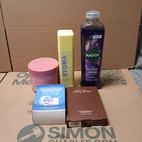 TOTE OF APPROXIMATELY 20 ASSORTED COSMETIC ITEMS TO INCLUDE RADOX, TWIN SECRET TINT KIT, SILICONE RELINE DENTURE SET, BYOMA MILKY CLEANSER, SALTAIR PINK BEACH BODY BUTTER ETC