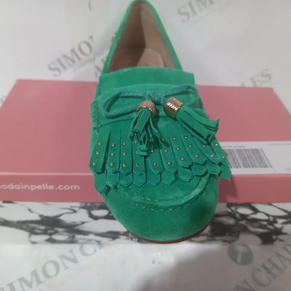 PAIR OF DESIGNER MODA IN PELLE ETHELIA GREEN SUEDE LOAFERS - SIZE 6