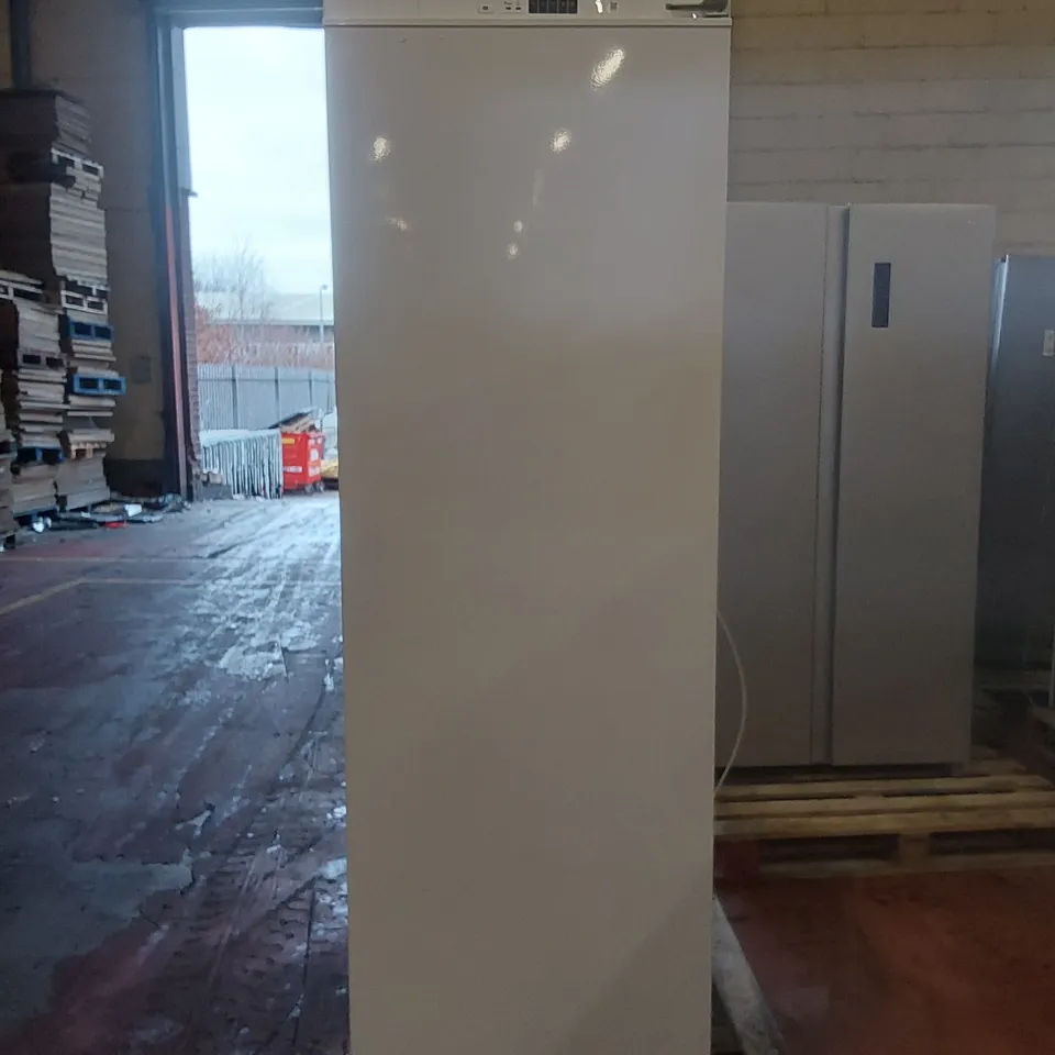 LOGIK LITL54W24 INTEGRATED TALL FRIDGE - SLIDING HINGE