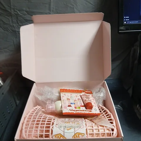 P LOUISE PINK COSMETIC GIFT SET 