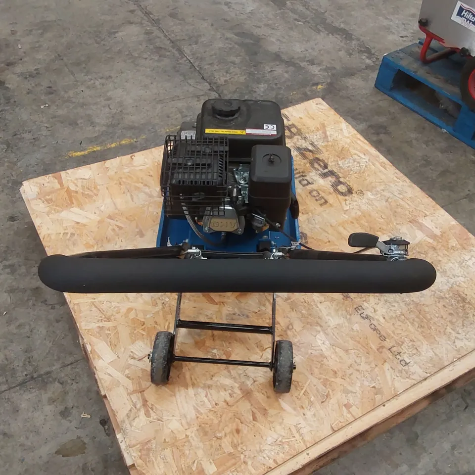 HYUNDAI HYCP9070 196CC PETROL COMPACTOR / WACKER PLATE