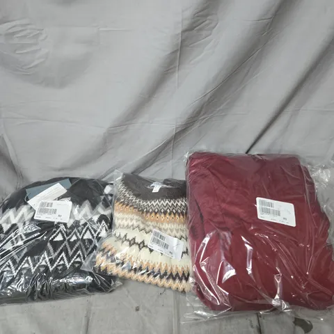 APPROXIMATELY 12 ASSORTED CLOTHING ITEMS IN VARIOUS STYLES, SIZES & COLOURS