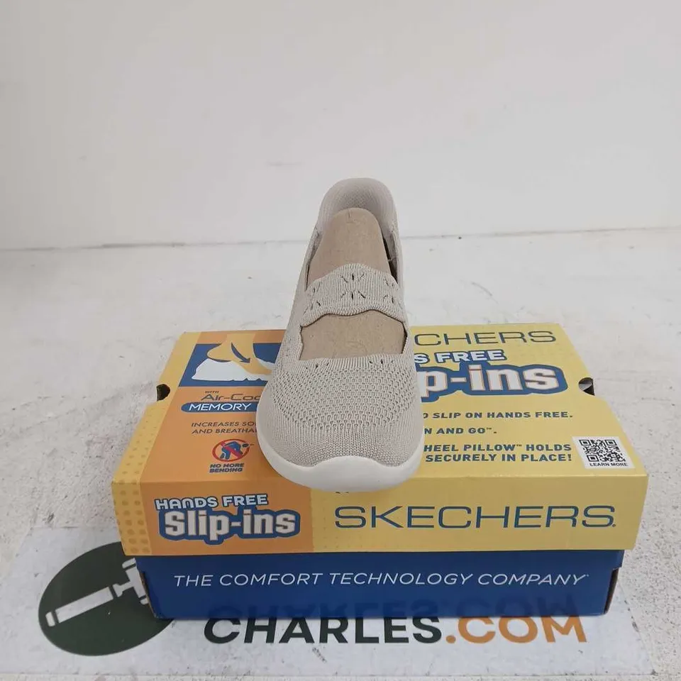SKECHERS SLIP INS LIGHT GREY SIZE 4 BOXED