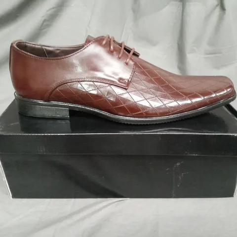 APPROXIMATELY 5 BOXED PAIRS OF MENS COFFEE COLOUR SHOES 