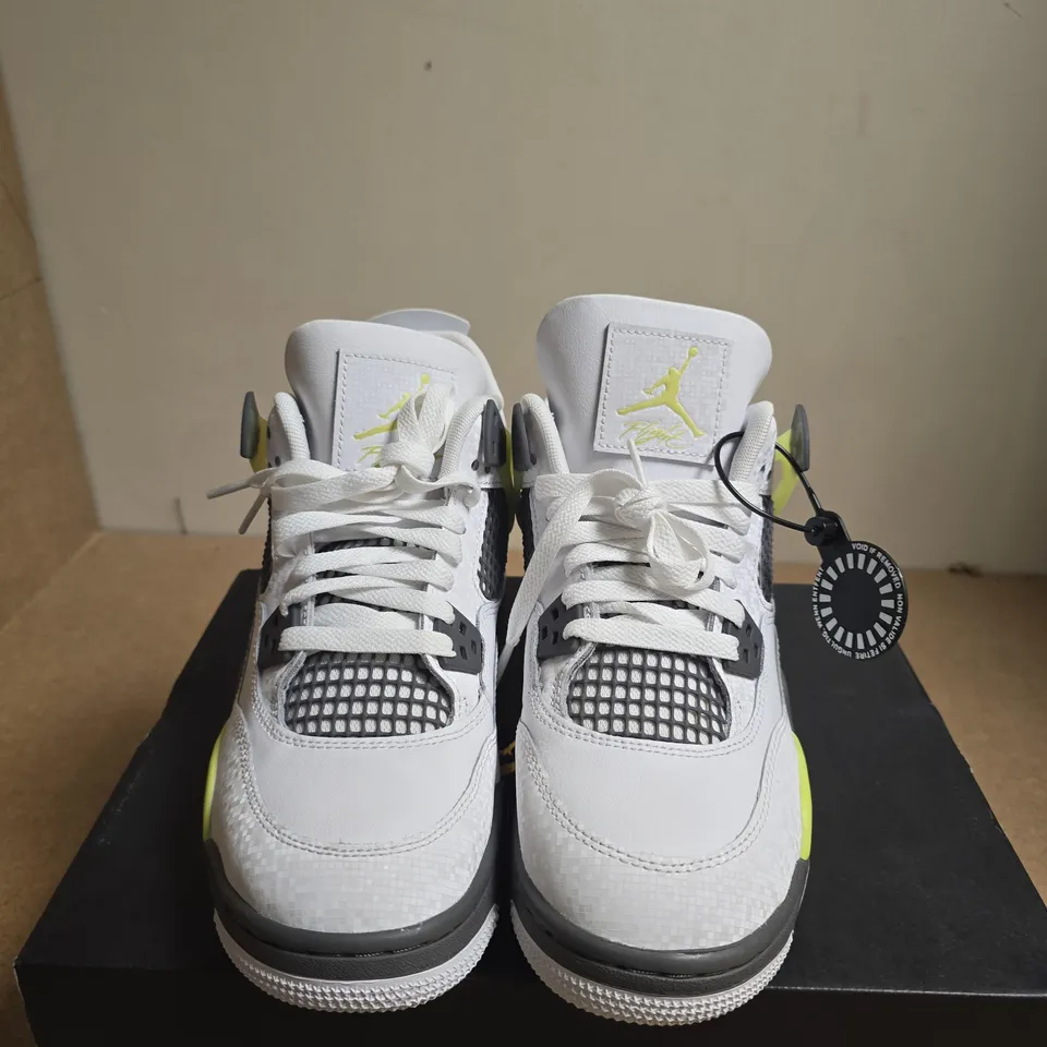 BOXED PAIR OF AIR JORDAN 4 RETRO GS – WHITE/LEMON TWIST, UK 6 YOUTH (SIZE 6Y)