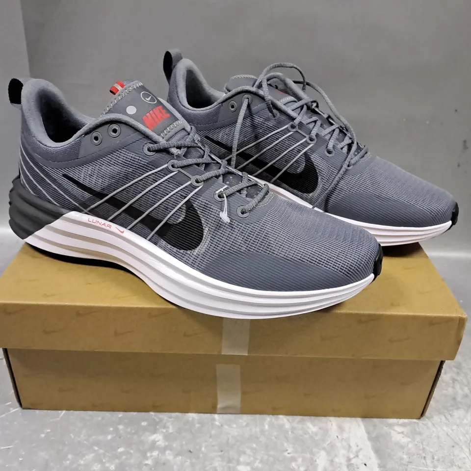 BOXED PAIR OF NIKE LUNAR ROAM SHOES IN GREY UK SIZE 9