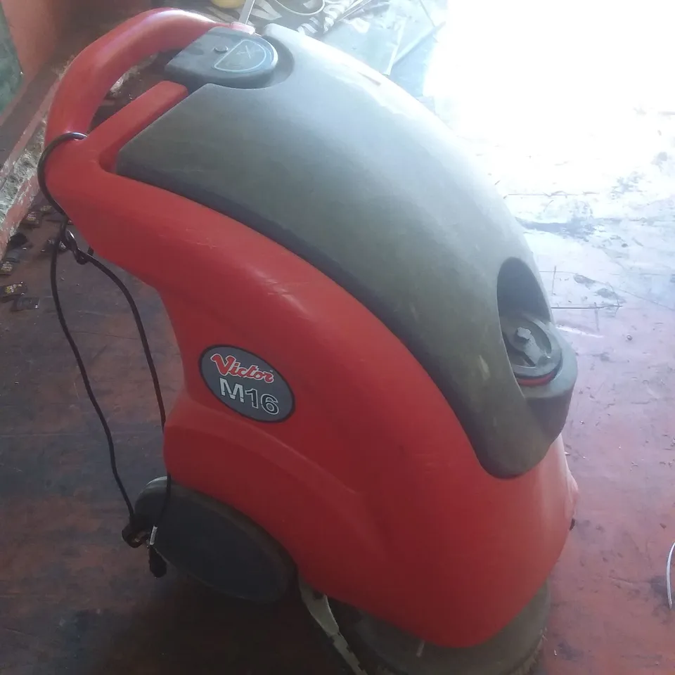 VICTOR M16 FLOOR SWEEPER