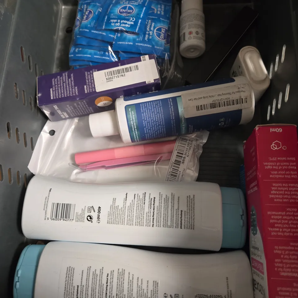 APPROXIMATEY 20 ASSORTED HEALTH AND BEAUTY PRODUCTS TO INCLUDE - DERMALOGICA MULTI-ACTIVE TONER - GEM SKIN-LOVING DEODORANT - MAYBELLINE GRIPPY SERUM - ETC