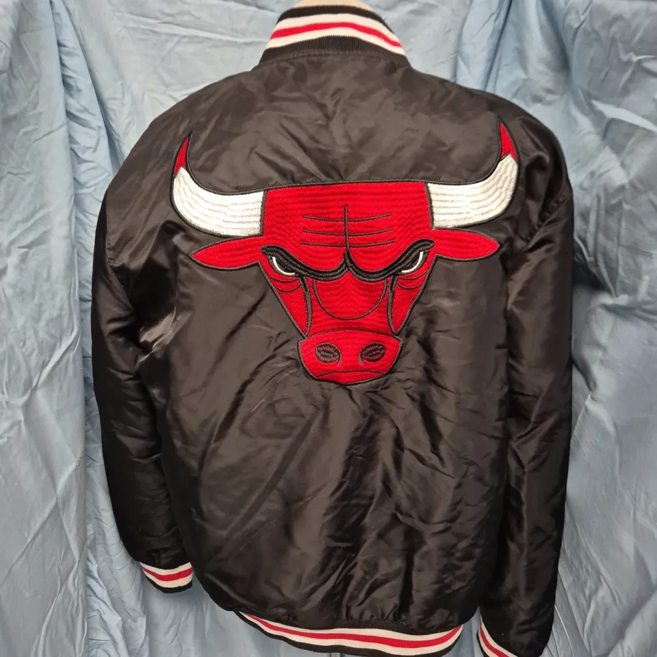 CHICAGO BULLS SATIN BOMBER JACKET – BLACK, SIZE M