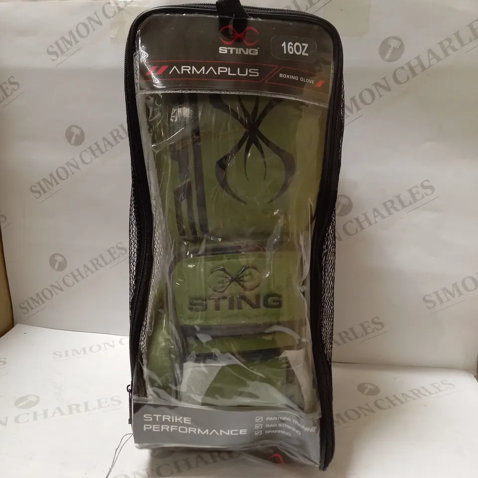 STING 16OZ ARMAPLUS BOXING GLOVE