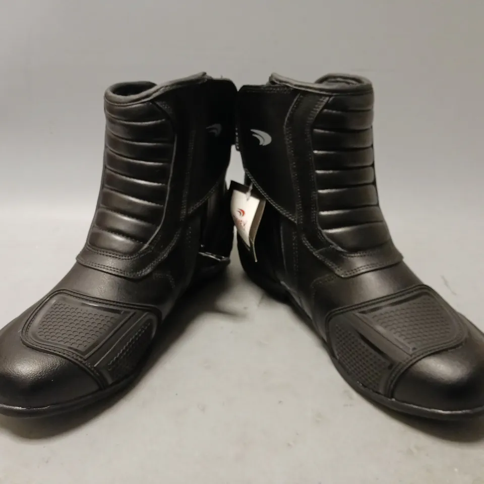 BOXED PAIR OF DIMEX MOTORCYCLE BOOTS IN BLACK UK SIZE 11