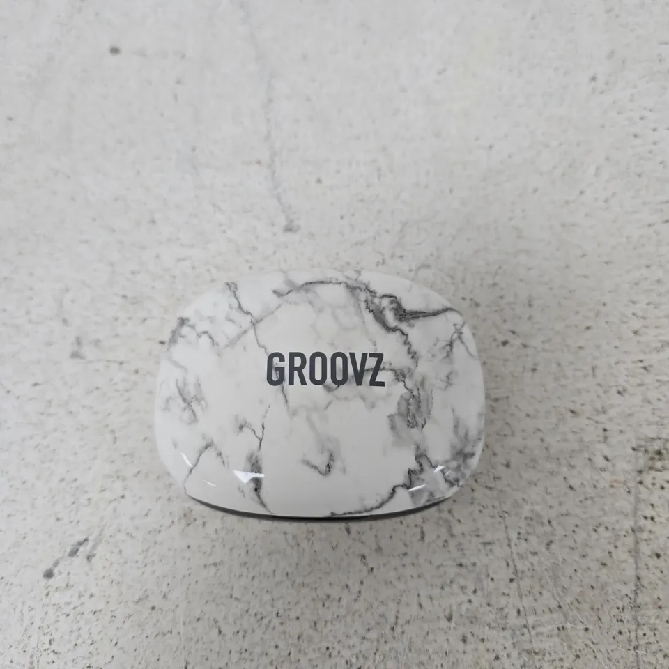 GROOVZ TRUE WIRELESS EARBUDS WITH MARBLE PATTERN CASE – PORTABLE AUDIO