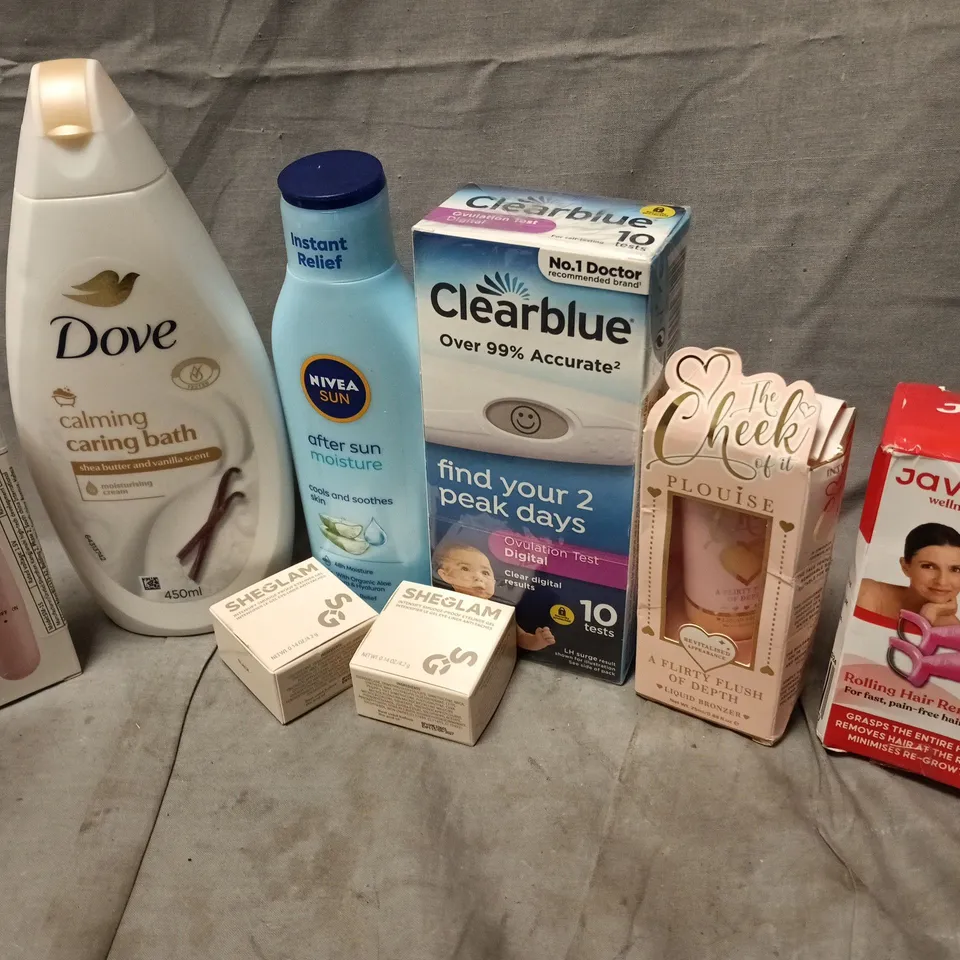 APPROXIMATELY 15 ASSORTED COSMETICS ITEMS TO INCLUDE MINI MASSAGE, PLOUISE LIQUID BRONZE, SHEGLAM EYELINER GEL, ETC