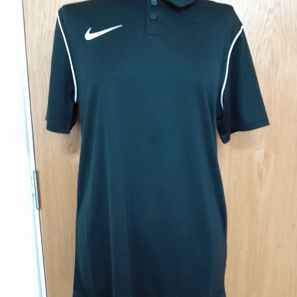 NIKE MENS COLLARED TOP IN BLACK - MEDIUM