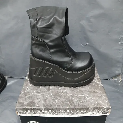 BOXED PAIR OF DEMONIA STOMP-200 KNEE BOOTS - 5