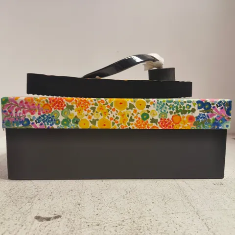 BOXED PAIR OF KURT GEIGER FLORAL COUTURE TOE-POST SANDALS IN MULTICOLOUR FLORAL PATTERN SIZE EU 38