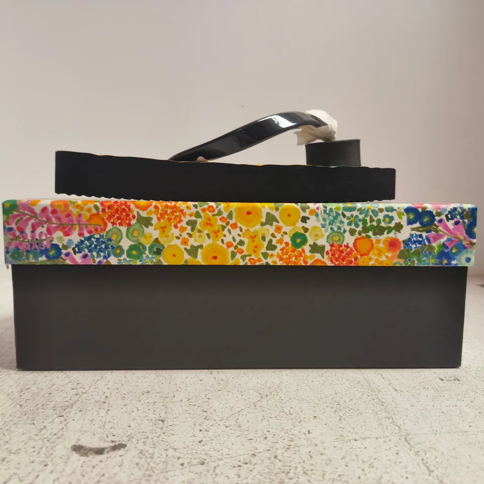 BOXED PAIR OF KURT GEIGER FLORAL COUTURE TOE-POST SANDALS IN MULTICOLOUR FLORAL PATTERN SIZE EU 38