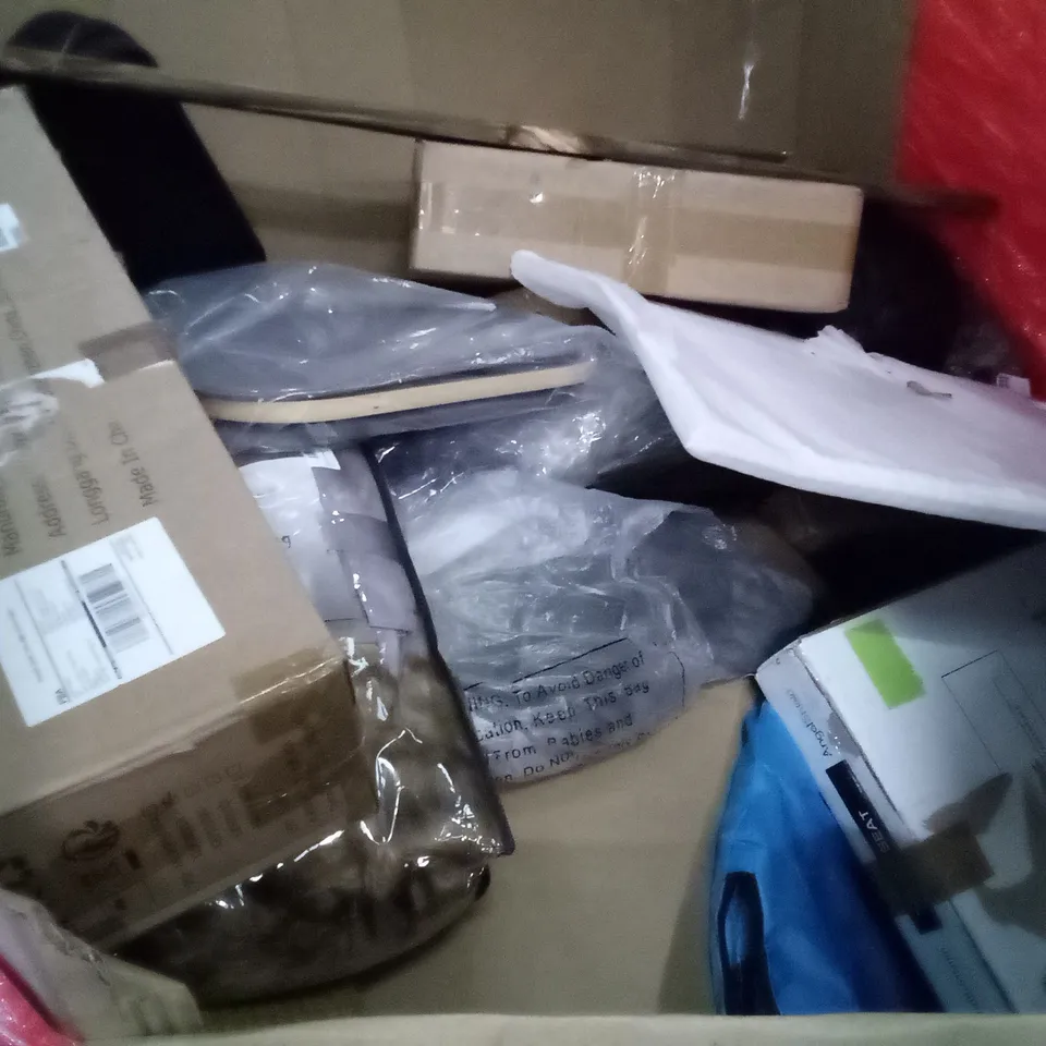 PALLET OF ASSORTED ITEMS INCLUDING STORMIC TOILET SEAT, BIGHORN PELLET PIZZA OVEN, POP UP TENT, FABIAN CLARKE PHOTOFRAMES