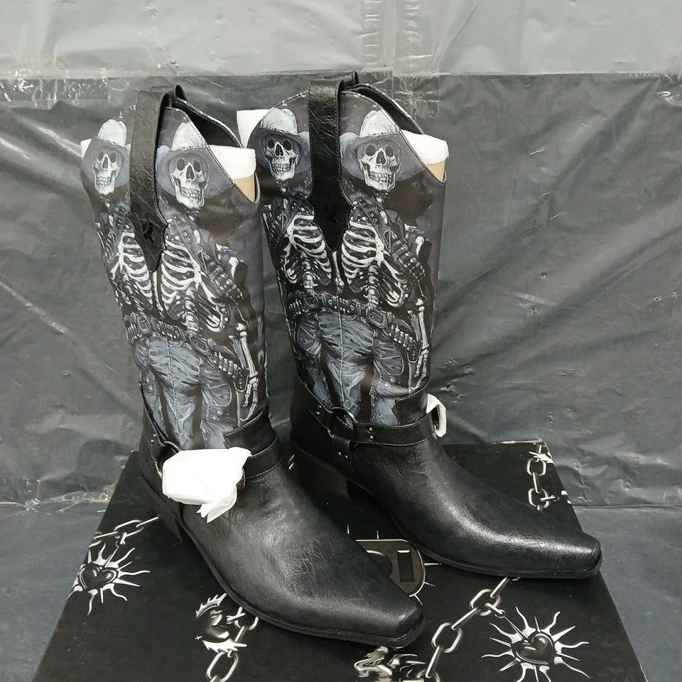 BOXED PAIR OF KOI SCORCHED ONE MENS WESTERN BOOT - BLACK UK 10