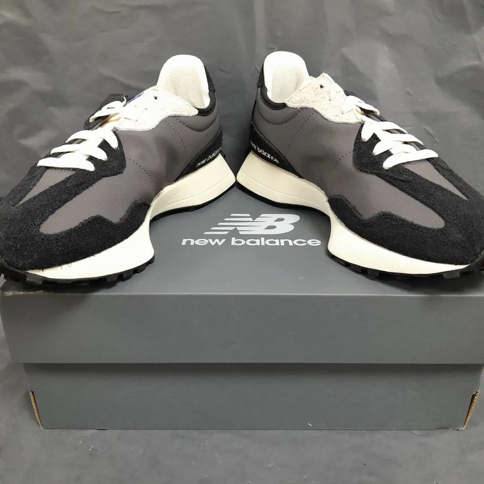 BOXED PAIR OF NEW BALANCE 327 TRAINERS IN BLACK/BLUE/GREY SIZE UK 8