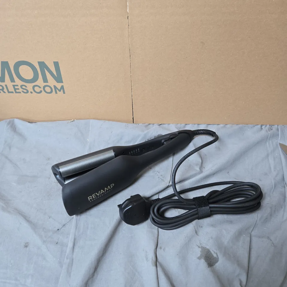 REVAMP PROFESSIONAL 2-IN-1 BEACH & VOLUME WAVE HAIR STYLER