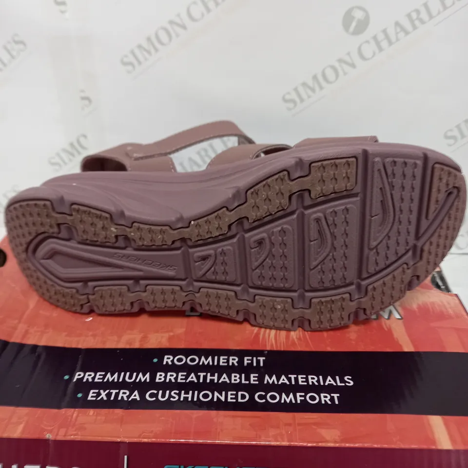 SKECHERS D'LUX WALKER RETRO COSMOS SANDAL
