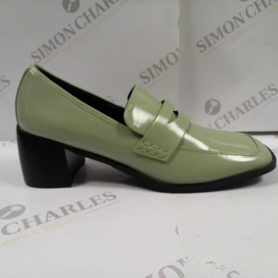 PAIR OF RAID CHUNKY HEELED LOAFER SHOES UK SIZE 9 