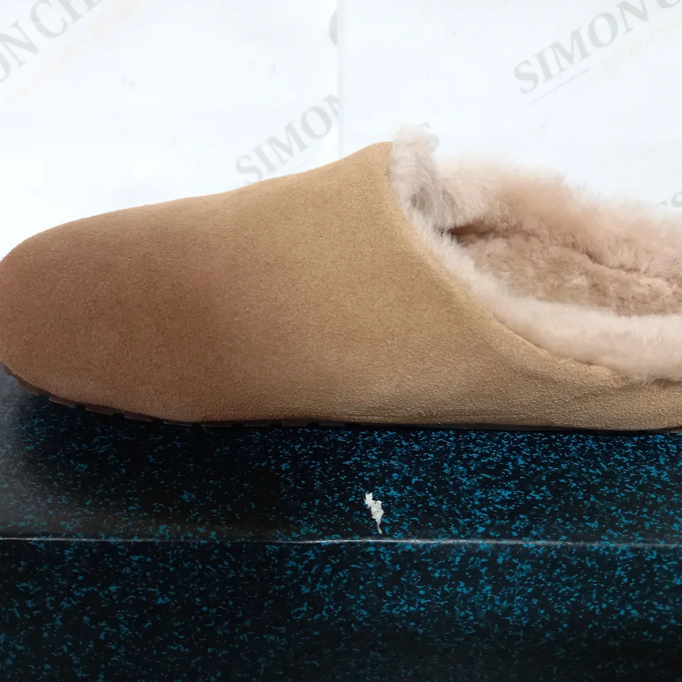 BOXED PAIR OF EMU AUSTRAILIA CAMEL CLOG  - SIZE 5