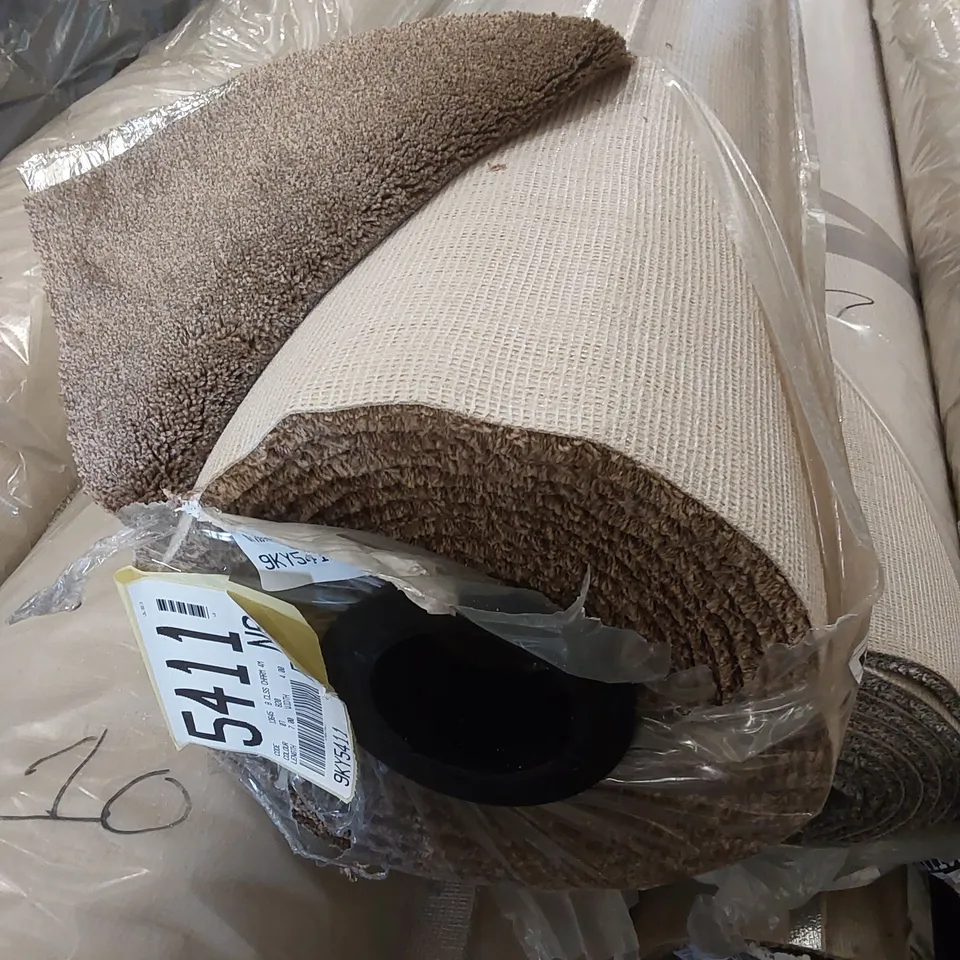 ROLL OF QUALITY CLASSIC CHARM CARPET // SIZE: APPROX 4 X 7m