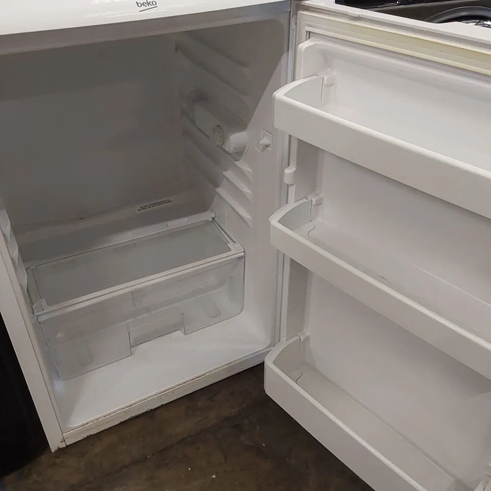 BEKO UL584APW UNDERCOUNTER LARDER FRIDGE IN WHITE