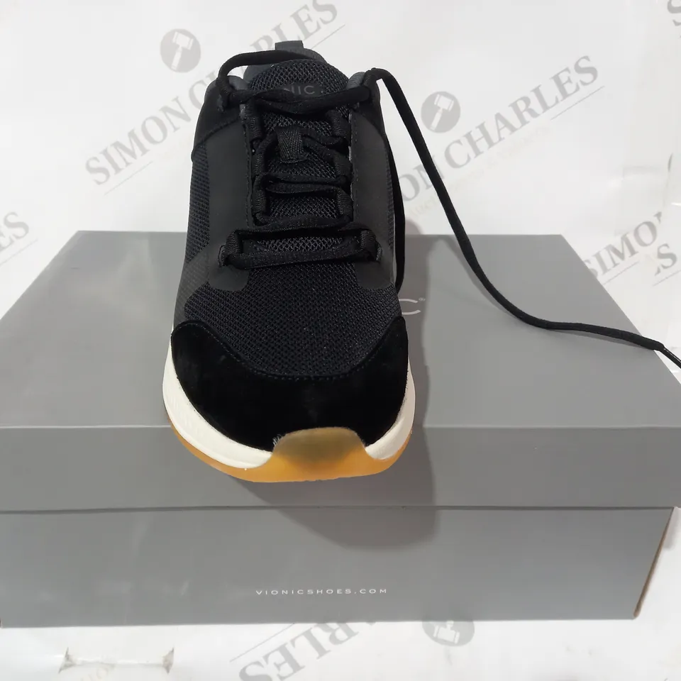 BOXED PAIR OF VIONIC EMBRACE FEARLESS TRAINERS IN BLACK UK SIZE 5.5
