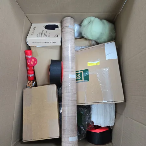 APPROXIMATELY 15 ASSORTED HOUSEHOLD PRODUCTS TO INCLUDE WOOL, DOG TOYS AND HAIR TOWEL