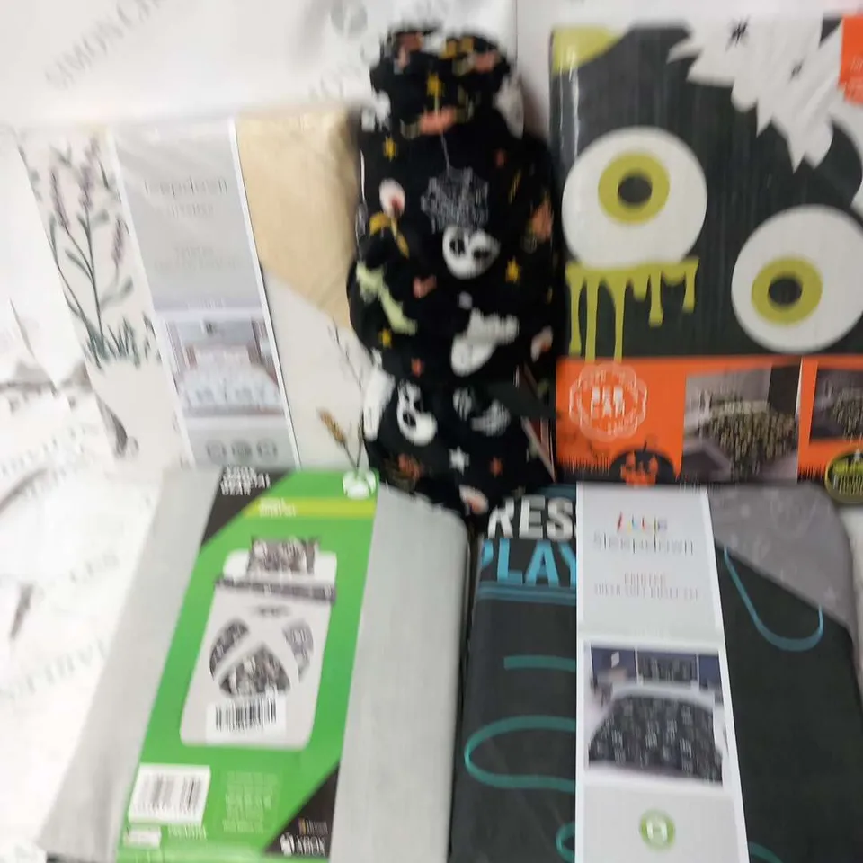 APPROXIMATELY 14 ITEMS OF ASSORTED BEDDING TO INCLUDE; LITTLE SLEEPDOWN, XBOX OFFICAL AND BED LAM GLOW IN THE DARK