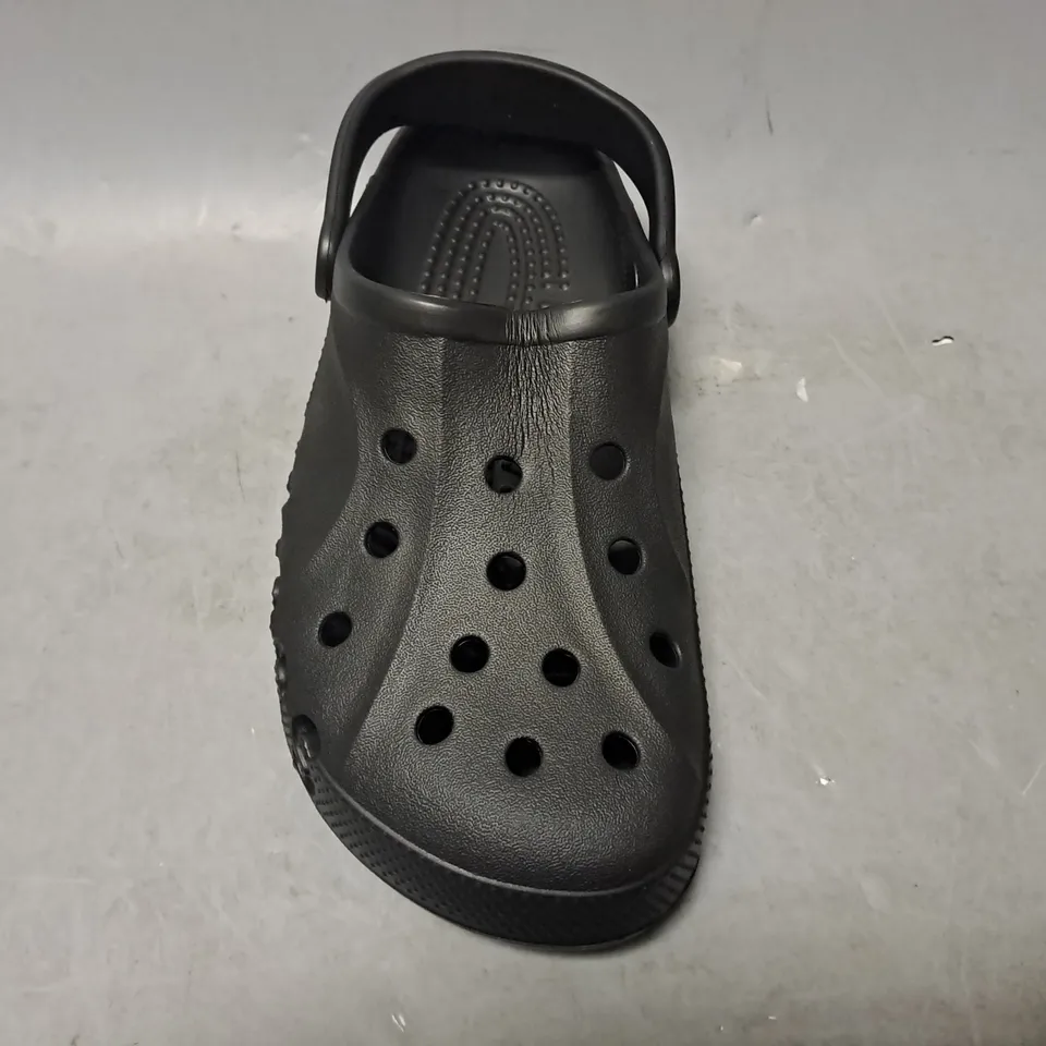 CROCS BLACK BAYA CLOGS - UK M6 