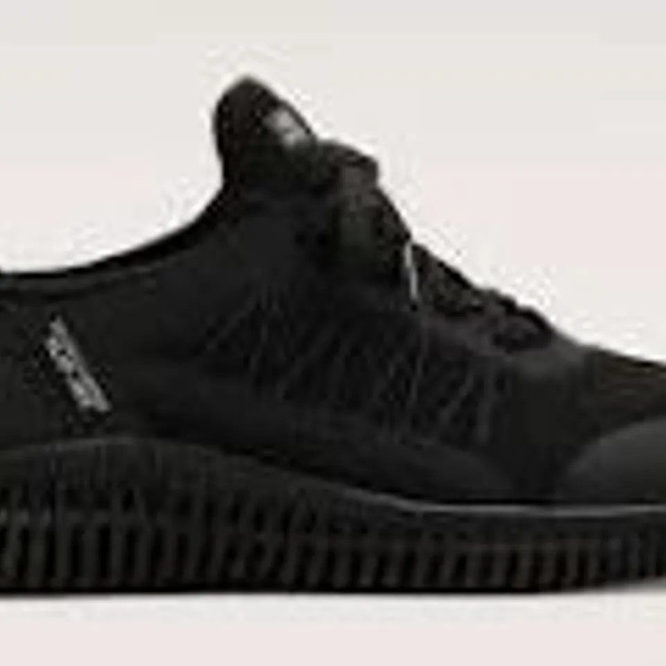 BOXED PAIR OF SKECHERS BOBS GEO LITE DEVINE PACE SLIP IN TRAINERS - UK SIZE 8