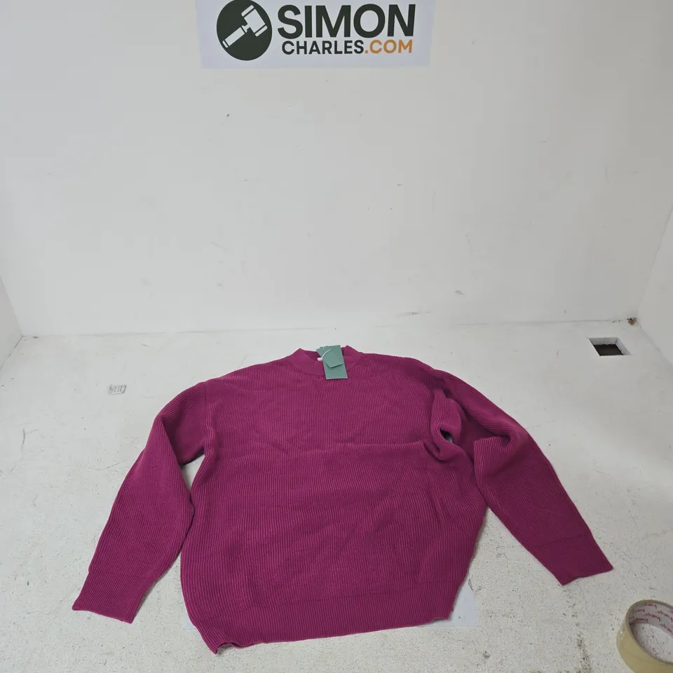 BOX OF APPROXIMATELY 25 ASSORTED CLOTHING ITEMS TO INCLUDE: LA MAREY PURPLE KNIT JUMPER