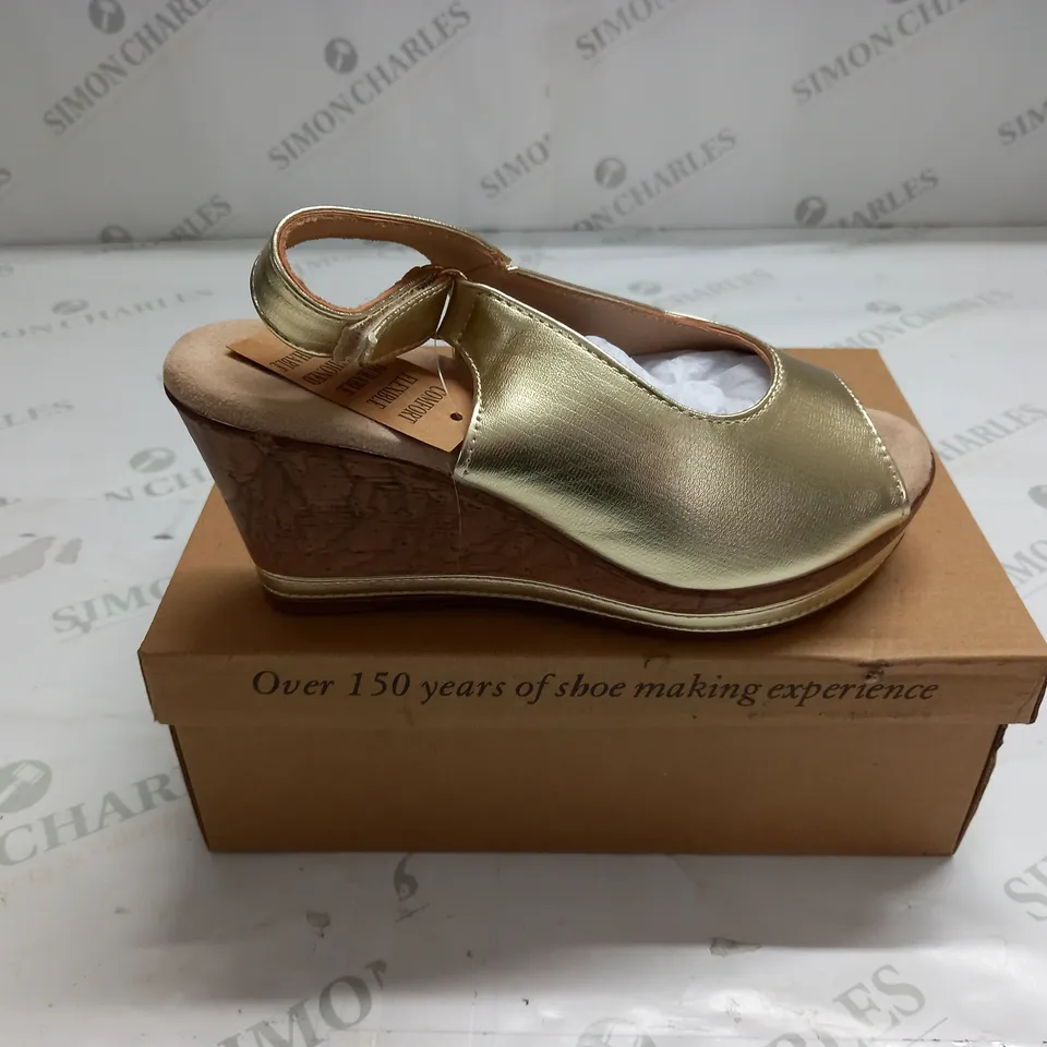 BOXED PAIR OF CUSHION WALK WEDGE HEELED STRAPPY SHOES IN GOLD - SIZE 4