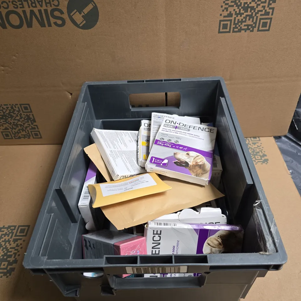 TOTE OF APPROXIMATELY 20 ASSORTED PET PRODUCTS TO INCLUDE ON DEFENCE FLEA AND TICK, PET TEETH WIPES ETC