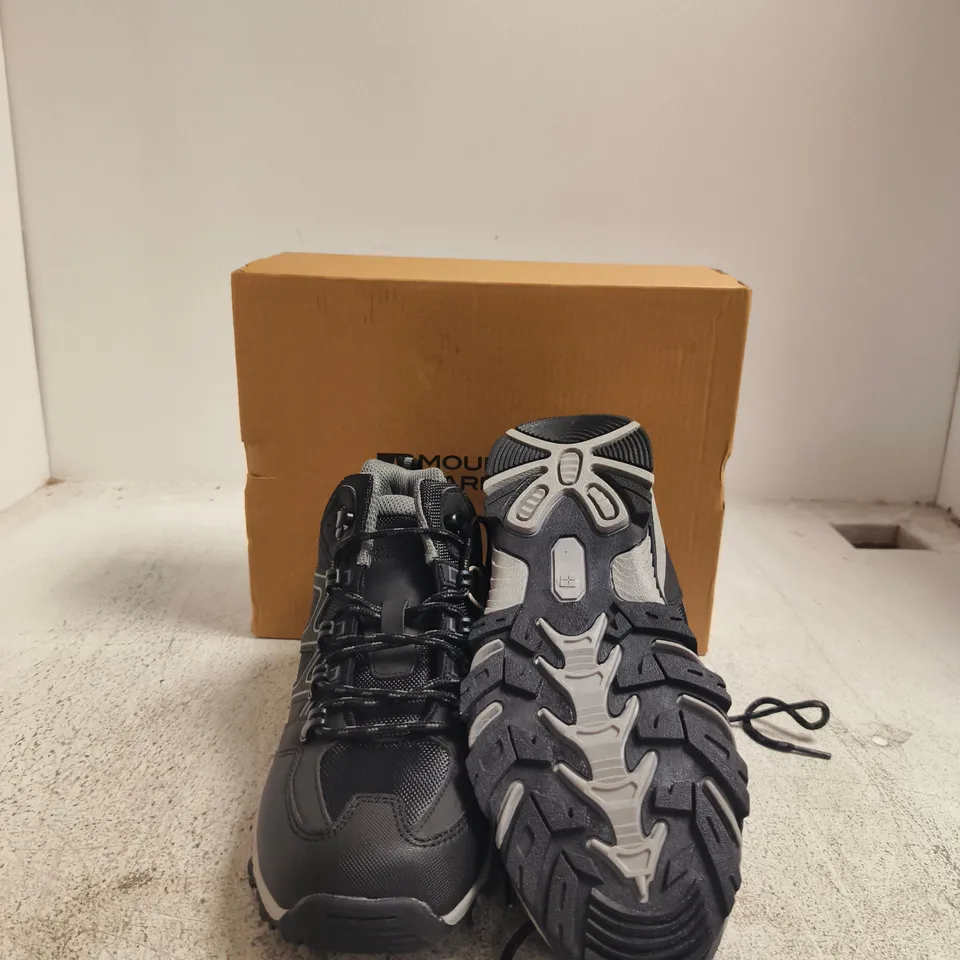 MOUNTAIN WAREHOUSE OSCAR 2 KIDS WALKING BOOTS – JET BLACK (BOXED) UK 5