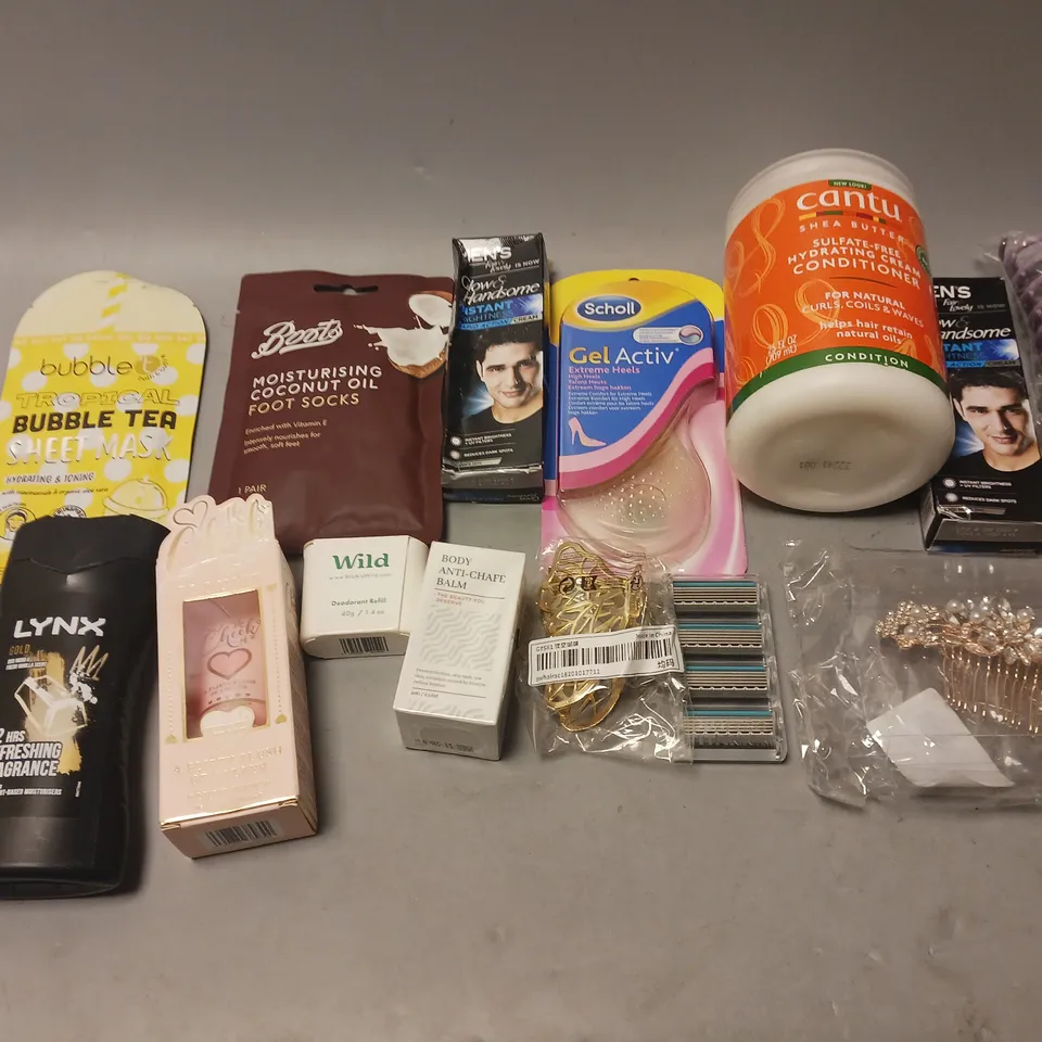 BOX OF APPROXIMATELY 20 COSMETIC ITEMS TO INCLUDE - CONDITIONER, LYNX BOY WASH, HAIR CLIPS AND ACCESSORIES, AND FOOT SOCKS ETC. 