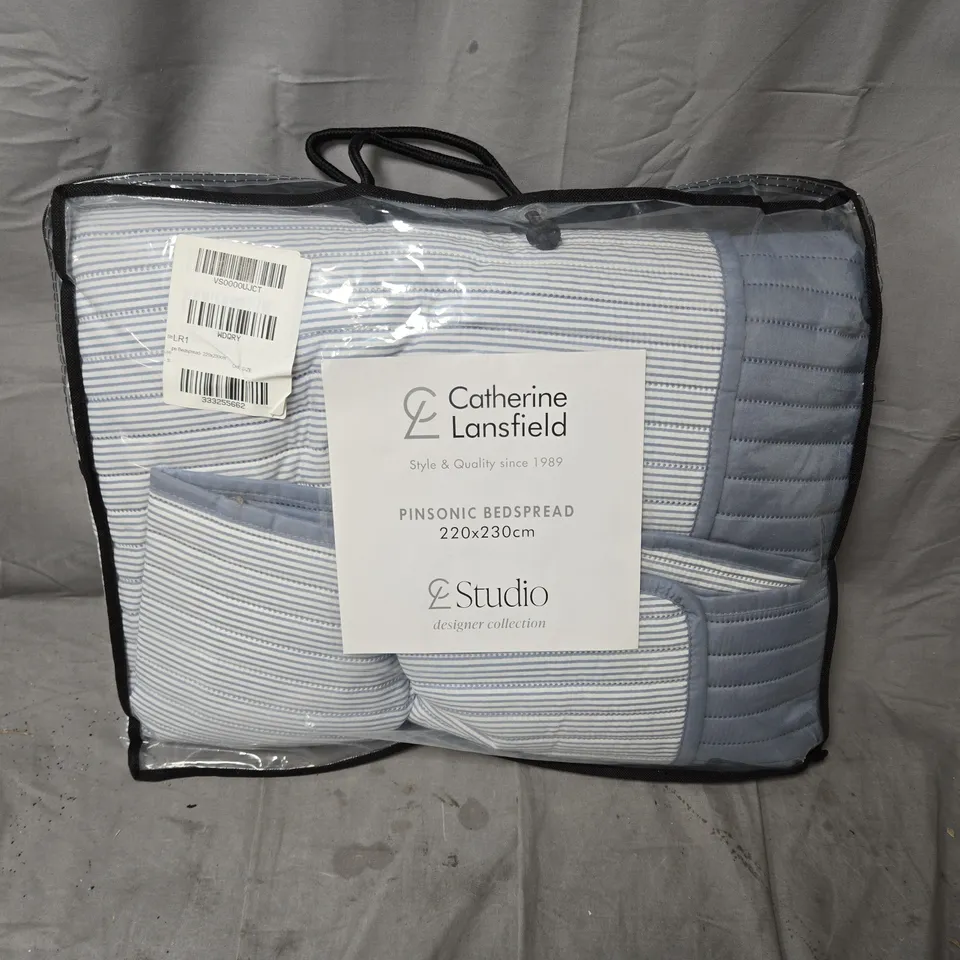 CATHERINE LANSFIELD STRIPE BEDSPREAD THROW IN BLUE/WHITE - 220 X 230CM
