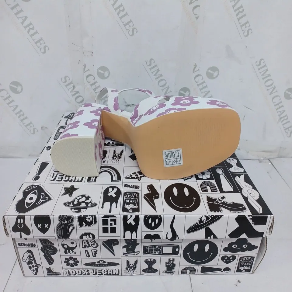 KOI FOOTWEAR LADIES WHITE WITH PURPLE FLOWERS CHUNKY HIGH HEELED SHOES SIZE 8