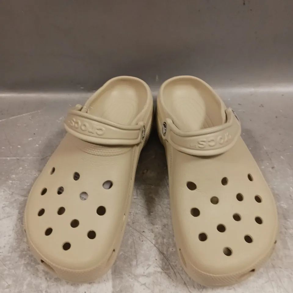 PAIR OF CROCS SLIP ON SHOES - M5 - W7