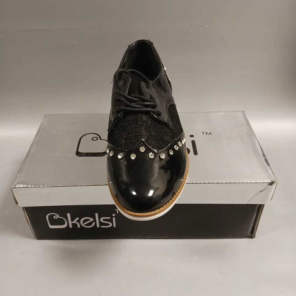 BOXED PAIR OF KELSI LACED SEQUINED SHOES IN BLACK - 4