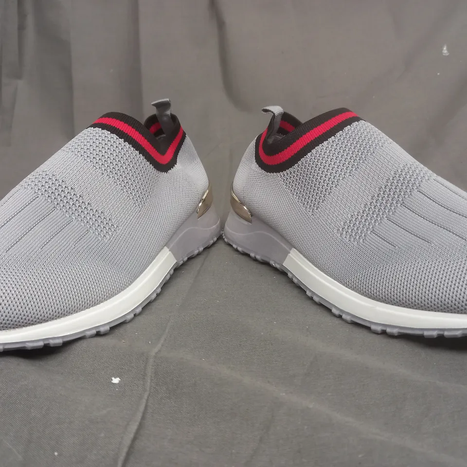 BOXED PAIR OF DESIGNER TRAINERS IN GREY UK SIZE 8