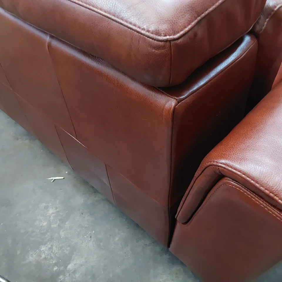 PAIR OF QUALITY ITALIAN DESIGNER POWER RECLINING TWO SEATER SOFAS CHESTNUT LEATHER 