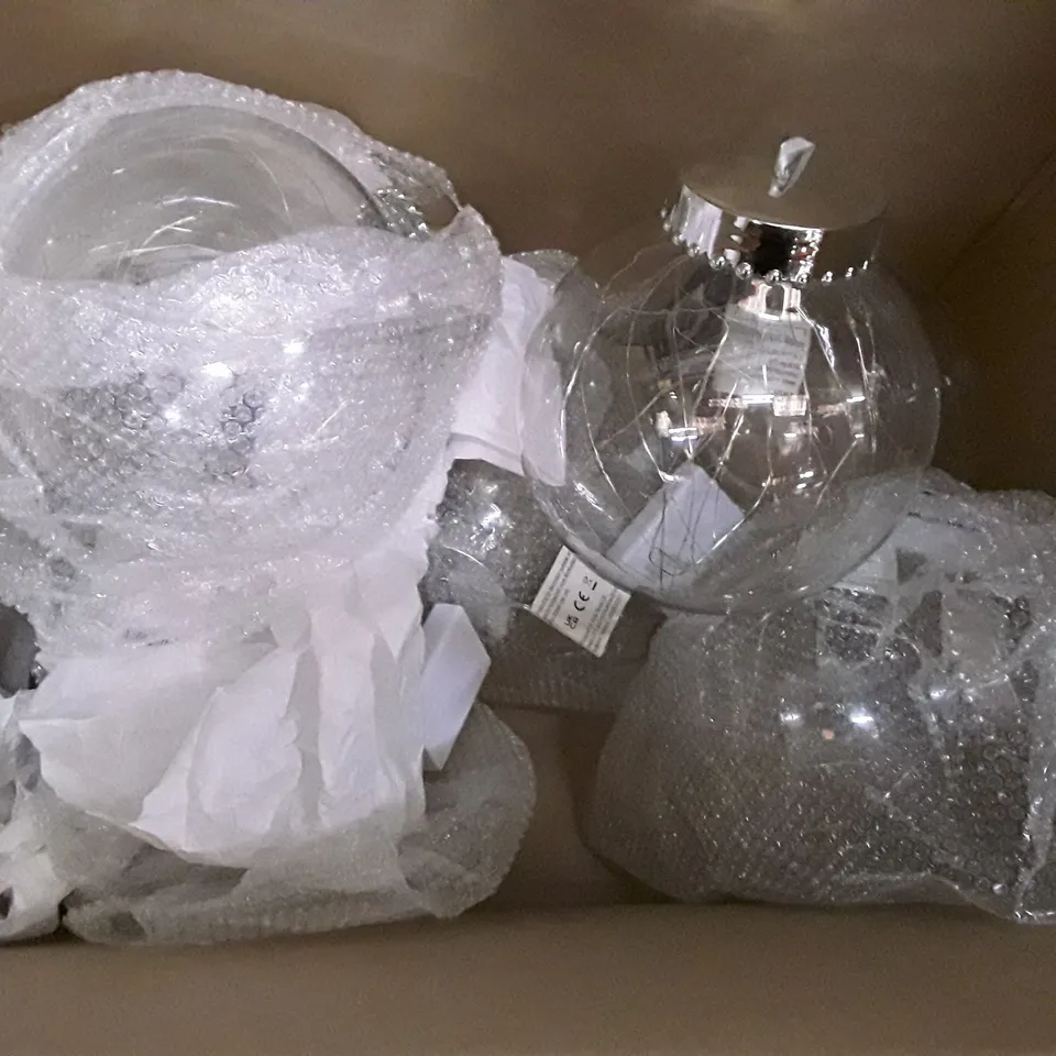 BOX CONTAINING APPROXIMATELY 7 BRAND NEW LIGHT UP BAUBLES