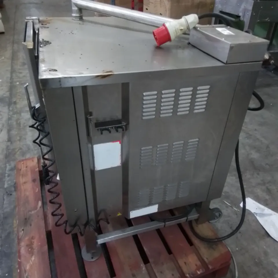 BKI COMMERCIAL SINGLE OVEN